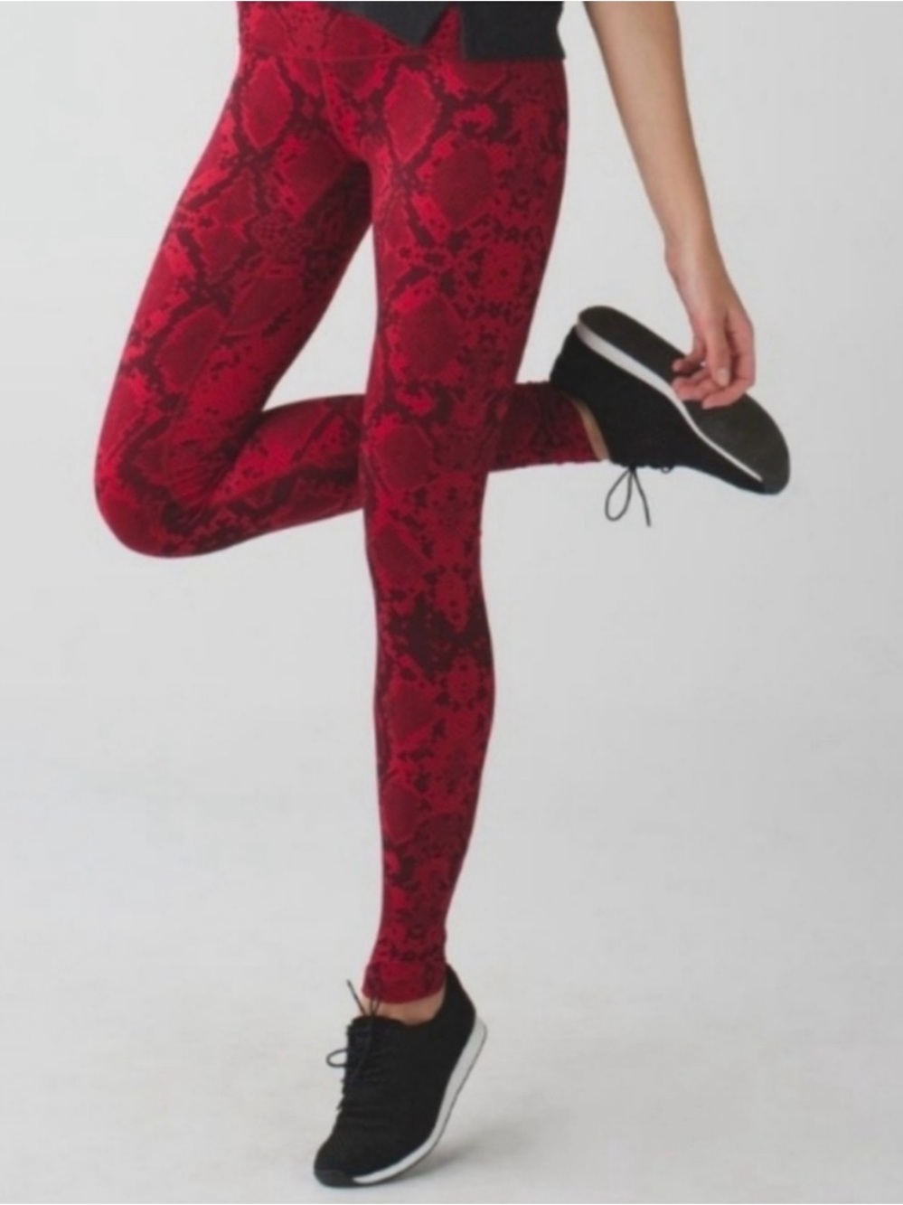 Lululemon Wunder Under pants, size 4